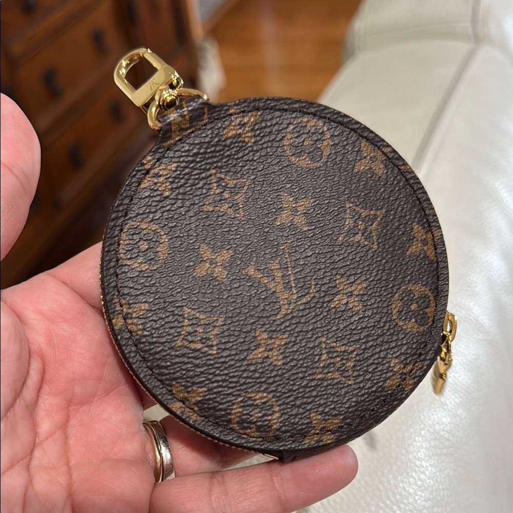 Authentic LV Coin Pouch from the multi pochette accessories! ONLY COIN POUCH